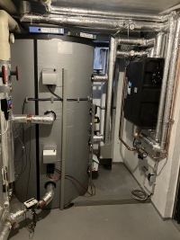 Pufferspeicher mit Heizstäben und Trinkwasserstation